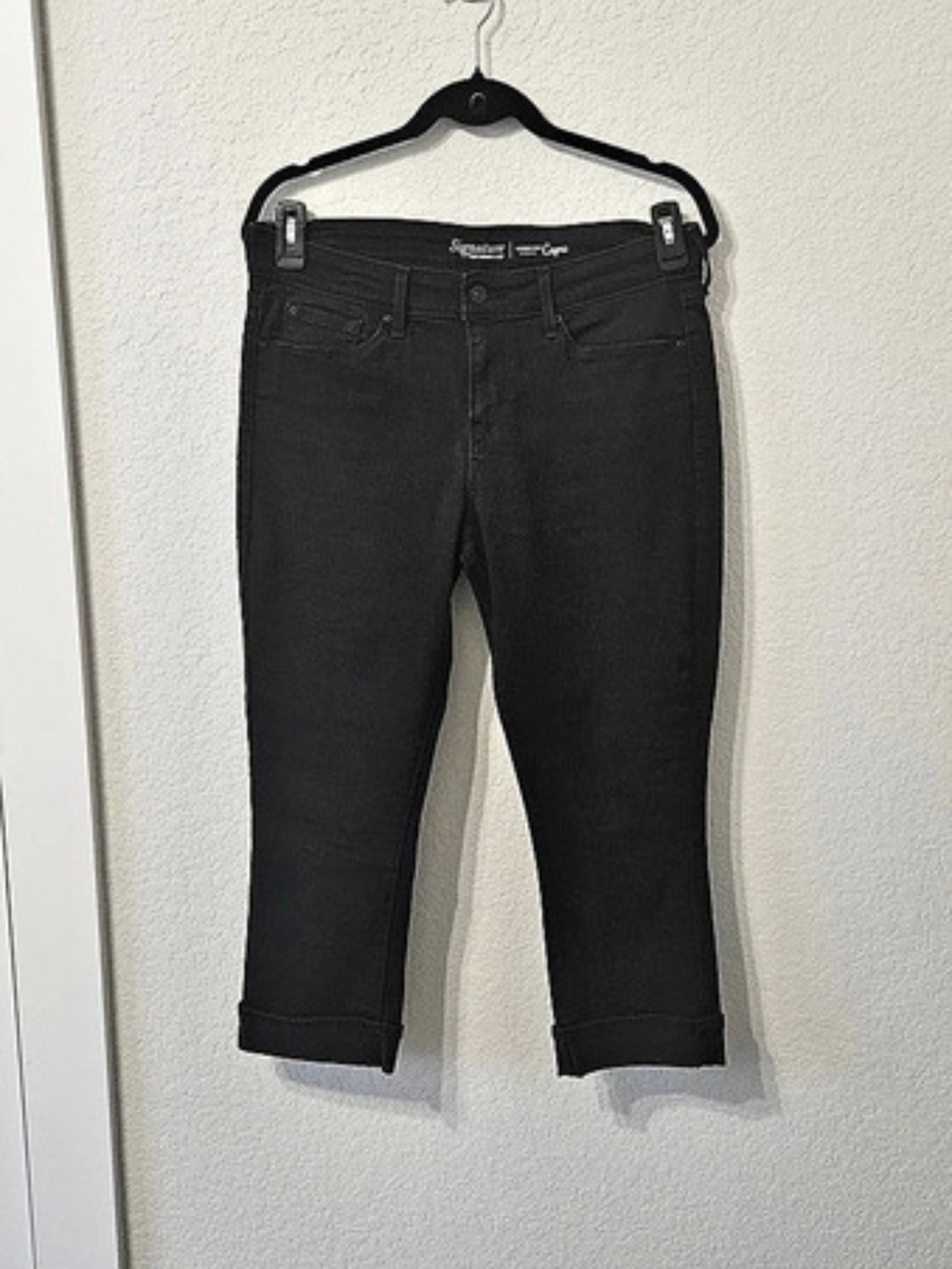 Levi's Signature Modern Black Capri  Waist 31 Length 32